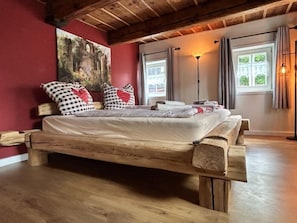 2 Schlafzimmer, Schreibtisch, Bügeleisen/Bügelbrett, WLAN