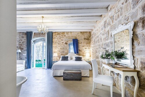 Villa Antilia: An elegant and welcoming villa in a quiet position, surrounded by the Sicilian countryside, with Free WI-FI.