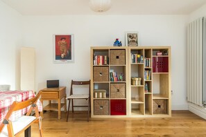 Apartment (1 Bedroom) | Wohnbereich