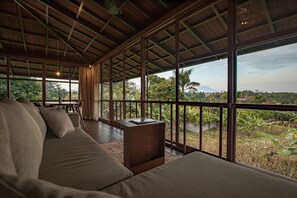 Treehouse C | Living area