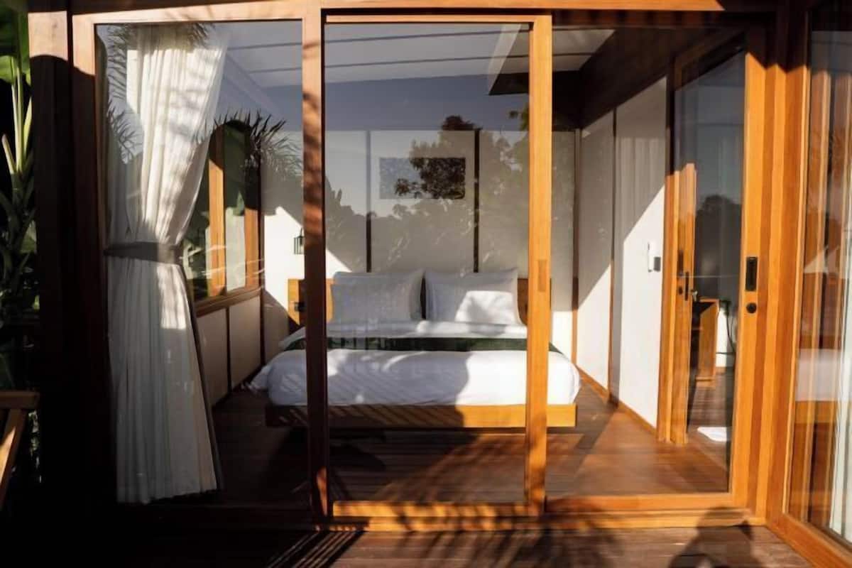 Individually furnished, free WiFi, bed sheets
