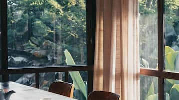 Treehouse C | Dining room