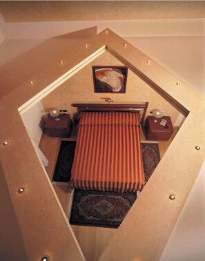 Romantisches Doppel- und Zweibettzimmer | Zimmersafe, kostenloses WLAN, Bettwäsche