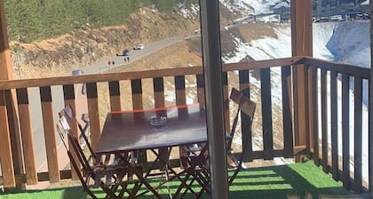 PEYRAGUDES - BACK ON SKIS - Sleeps 8