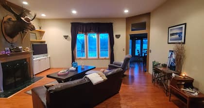 Beautiful House On Grass Runway With Fly-In/Fly-Out Access