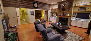 Interior - Beautiful House On Grass Runway With Fly-In/Fly-Out Access (Tecumseh)