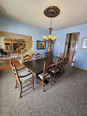 Dining - Beautiful House On Grass Runway With Fly-In/Fly-Out Access (Tecumseh)