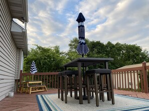 Outdoor dining - Beautiful House On Grass Runway With Fly-In/Fly-Out Access (Tecumseh)
