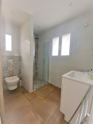 Shower - Charming house 100 m from the beach, place with free parking (Canet-en-Roussillon)