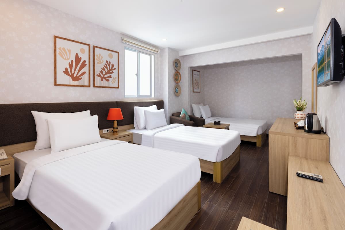 Superior Triple Room, Non Smoking | In-room safe, desk, blackout drapes, soundproofing
