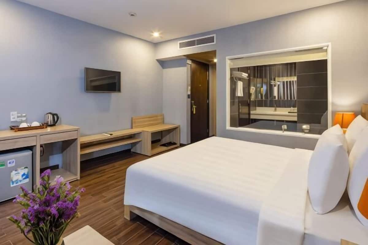 In-room safe, desk, blackout drapes, soundproofing