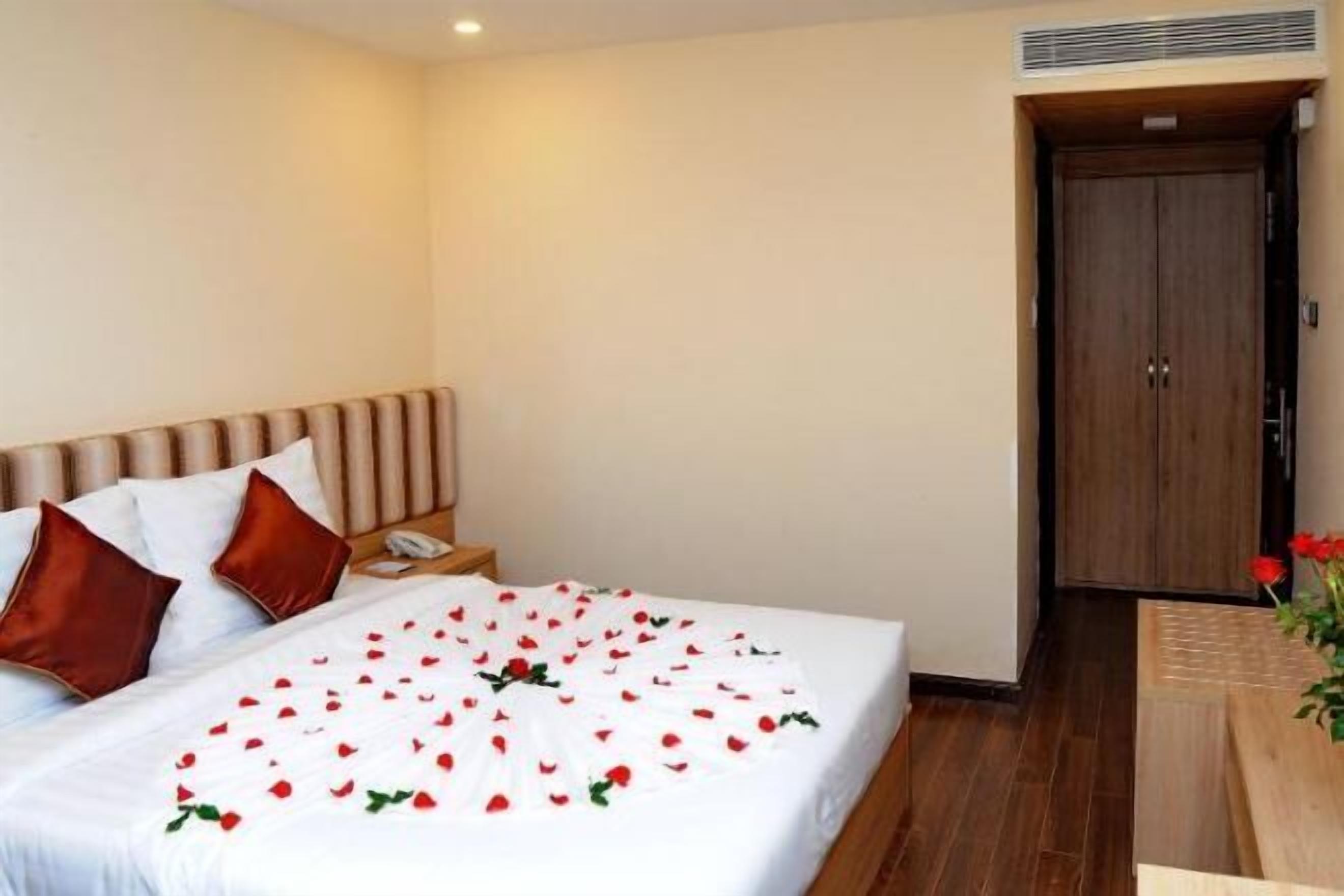 In-room safe, desk, blackout drapes, soundproofing