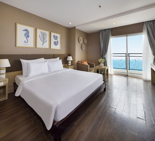 Deluxe Double Room, Balcony, Sea View | In-room safe, desk, blackout drapes, soundproofing - DB HOTEL (Nha Trang)