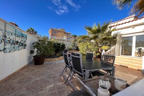 Outdoor dining - Costa Blanca Poolside Bliss (Ciudad Quesada)