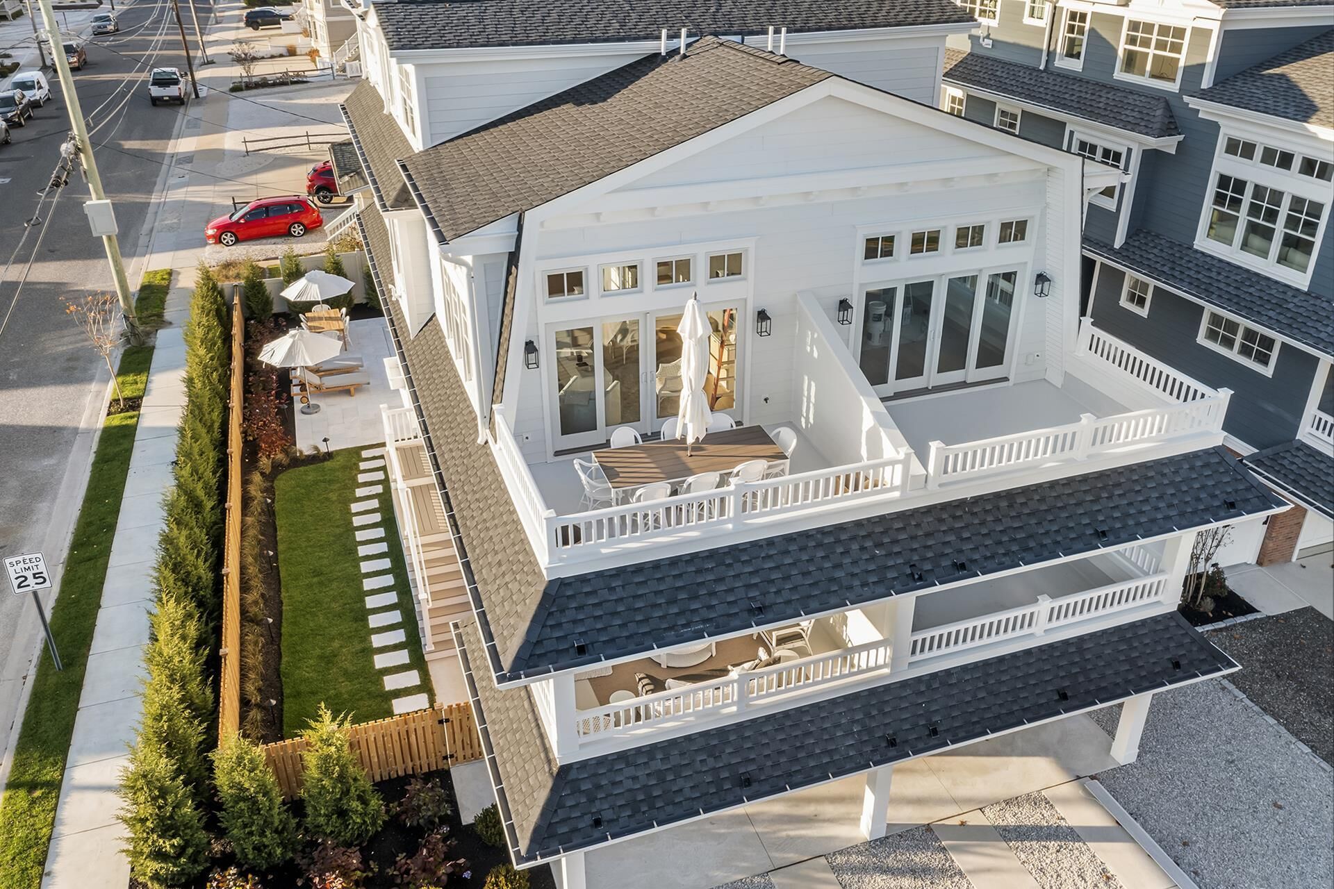 Serene NEW (2023) townhome, with pool, 4 bed & 3.5 bath!