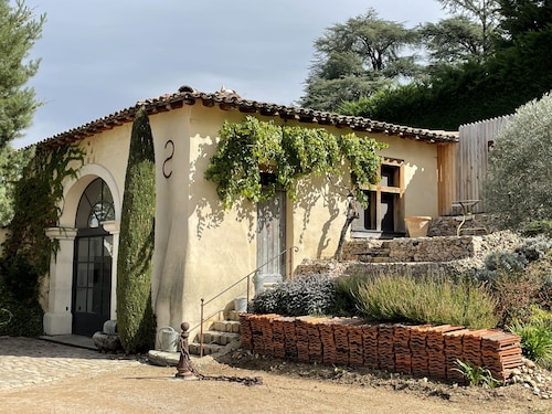 INDEPENDENCE TRANQUILLITY ideal for business trips romantic getaways