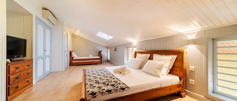 4 bedrooms, iron/ironing board, free WiFi