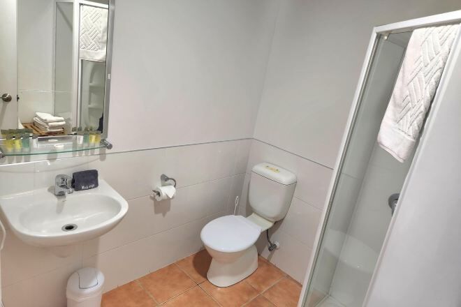 Ducha, cabezal de ducha tipo lluvia, secador de pelo, batas