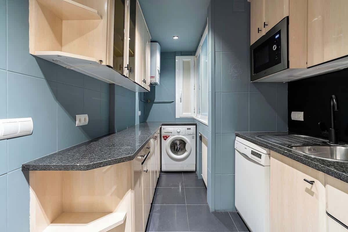 冷蔵庫、電子レンジ、オーブン、コーヒー / ティーメーカー