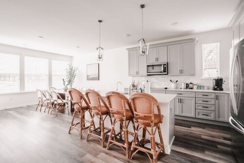 Modern, Build - Loveland Luxury Oasis by Trails, I-71