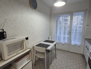 Køleskab, mikrobølgeovn, ovn