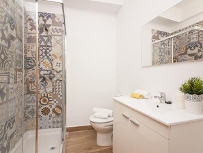 Secador de pelo y toallas