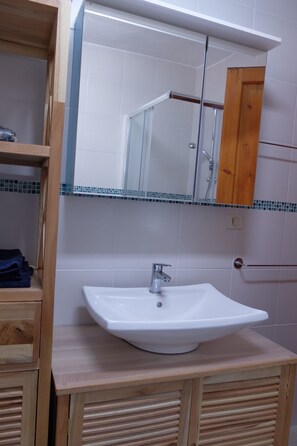 Hair dryer, towels, soap - Casa Heiner and Fee vacation apartment by the sea with kayaks;  (Sardegna)