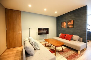 Quarto triplo luxo | Ferros/tábuas de passar roupa, Wi-Fi de cortesia