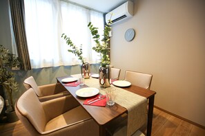 Chambre Triple Deluxe | Fer et planche à repasser, Wi-Fi gratuit