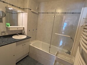 Bathroom - Spacious 3-room central flat with balcony, parking, pets allowed! (La Chapelle-d'Abondance)