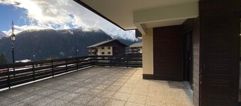 Apartment in Petit-Châtel with WIFI and parking, pets allowed