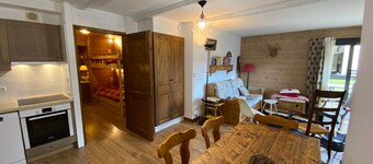 Apartment in Petit-Châtel with WIFI and parking, pets allowed