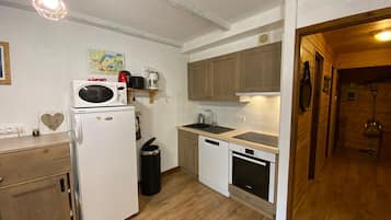 JÀÀkaappi, mikroaaltouuni, astianpesukone