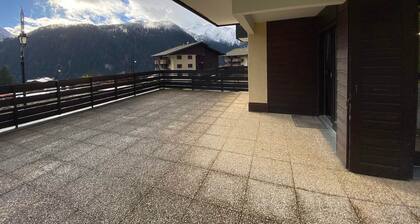 Apartment in Petit-Châtel with WIFI and parking, pets allowed