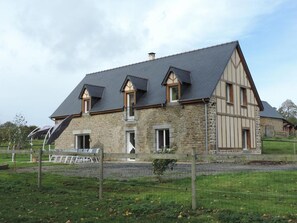Exterior - Charming Countryside House with Garden, Pets Allowed, Wifi (Landisacq)