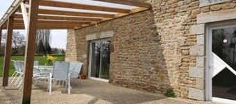 Traditional house with enclosed garden and pets allowed