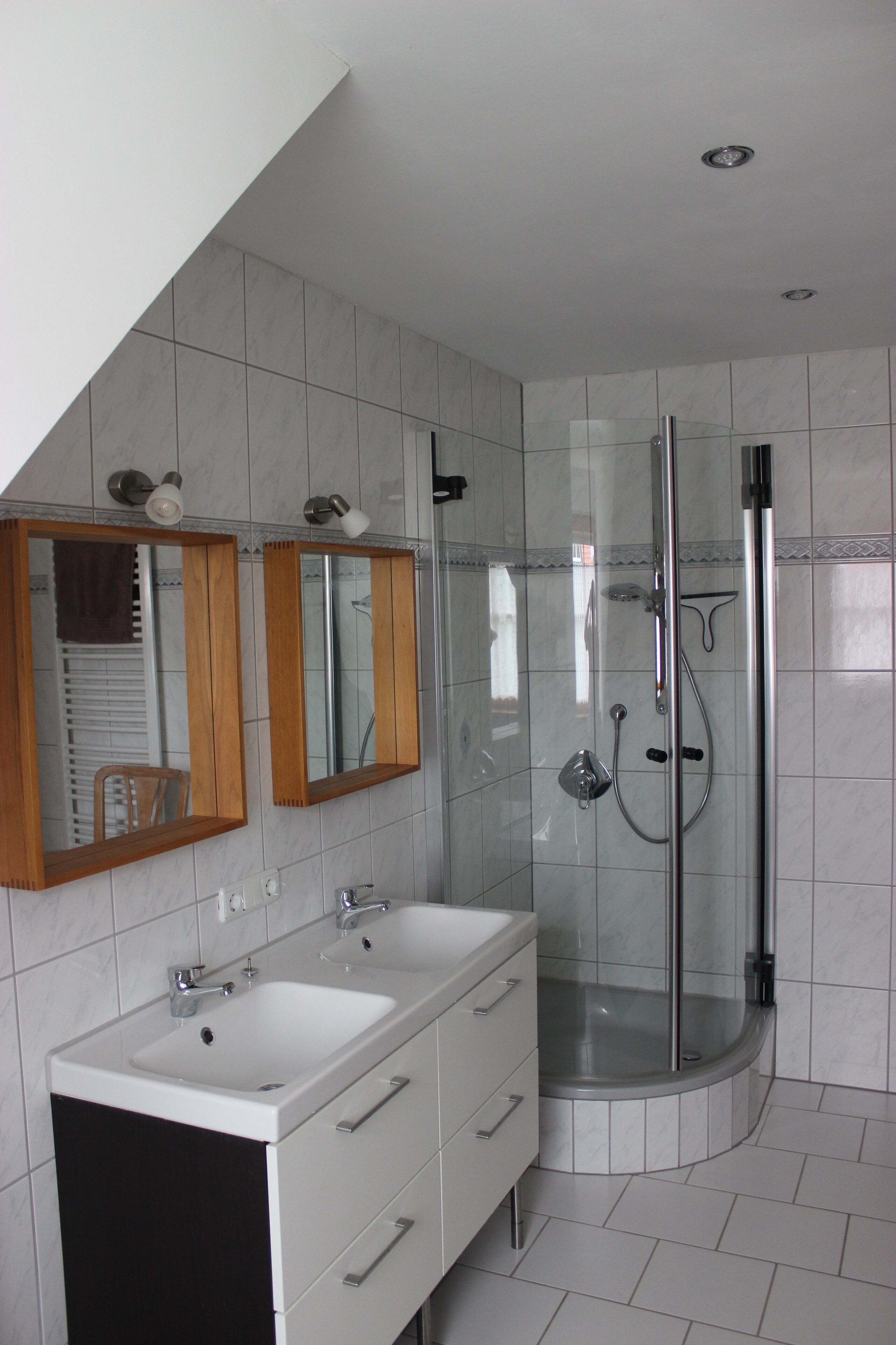 Dusche, Handtücher, Seife, Toilettenpapier
