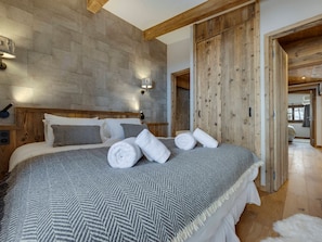 4 bedrooms, free WiFi, bed sheets