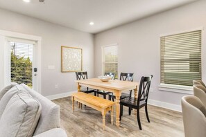 Dining - Pensacola Haven with Pool, Quiet Area - The Pearl (Pensacola)