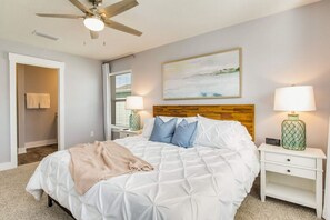 3 Schlafzimmer, Schreibtisch, Bügeleisen/Bügelbrett, Reisekinderbett