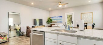 Pensacola Haven with Pool, Quiet Area - The Pearl