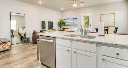 Pensacola Haven with Pool, Quiet Area - The Pearl
