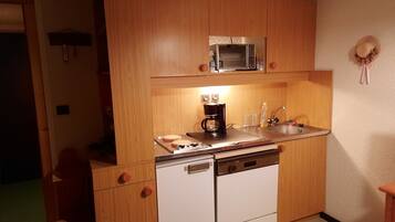 Réfrigérateur, four, plaque de cuisson, lave-vaisselle