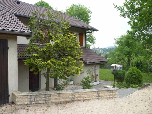 Spacious villa in Aix, enclosed garden, pets allowed