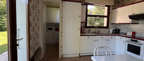 Frigorifero, microonde, forno, lavastoviglie