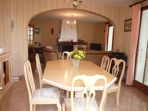 Spacious villa in Aix, enclosed garden, pets allowed