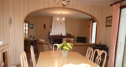 Spacious villa in Aix, enclosed garden, pets allowed