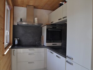 Fridge, dishwasher - Spacious south-facing apartment with balcony and parking (La Chapelle-d'Abondance)