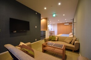 Superior Triple Room | Iron/ironing board, free WiFi