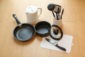 Fridge, microwave, cookware/dishes/utensils, freezer - PrimeRoomBeppu Asami (Beppu)